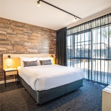 Nightcap At Westside Hotel Laverton Bagian luar foto
