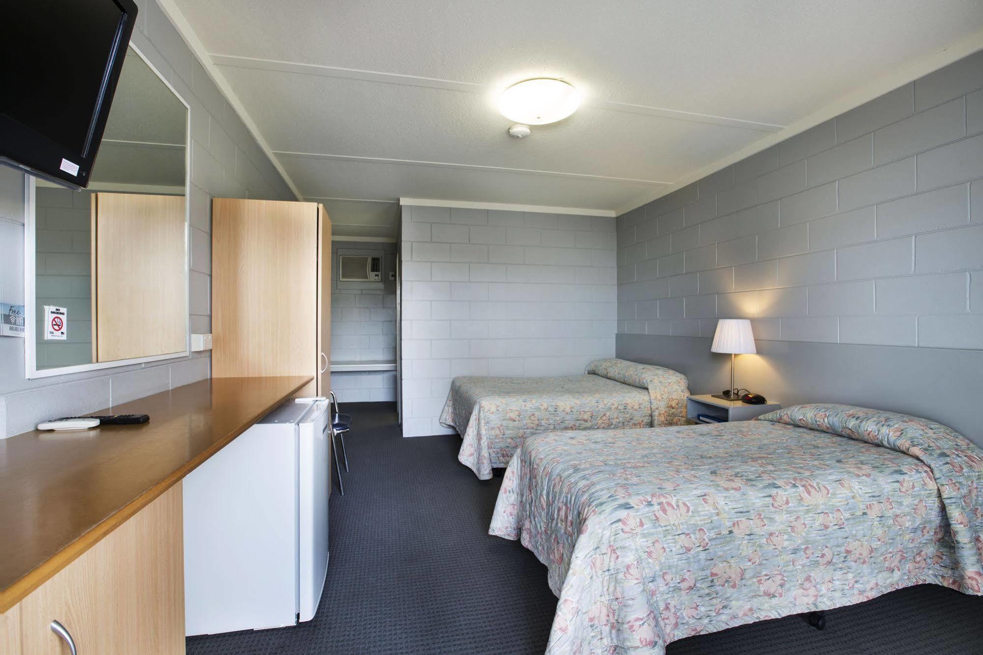 Nightcap At Westside Hotel Laverton Bagian luar foto
