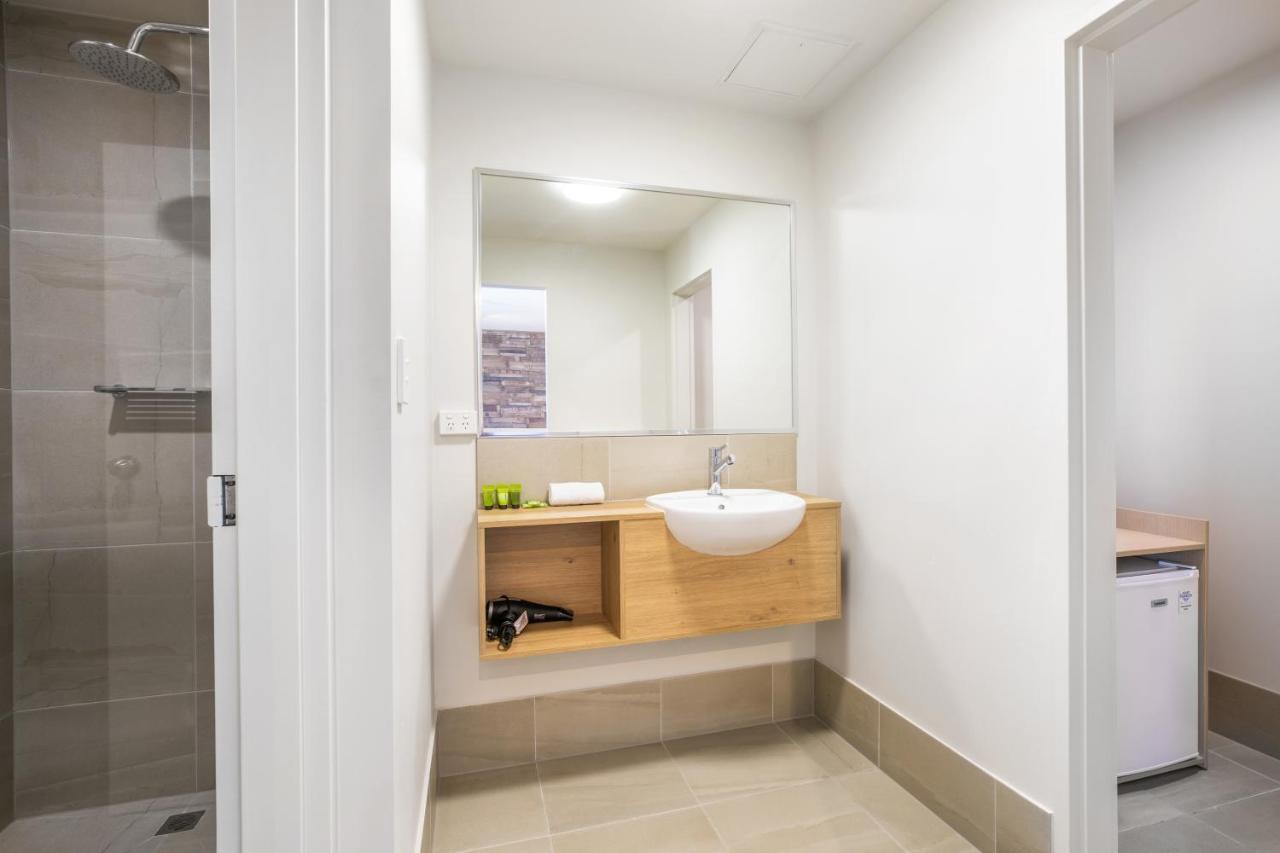 Nightcap At Westside Hotel Laverton Bagian luar foto