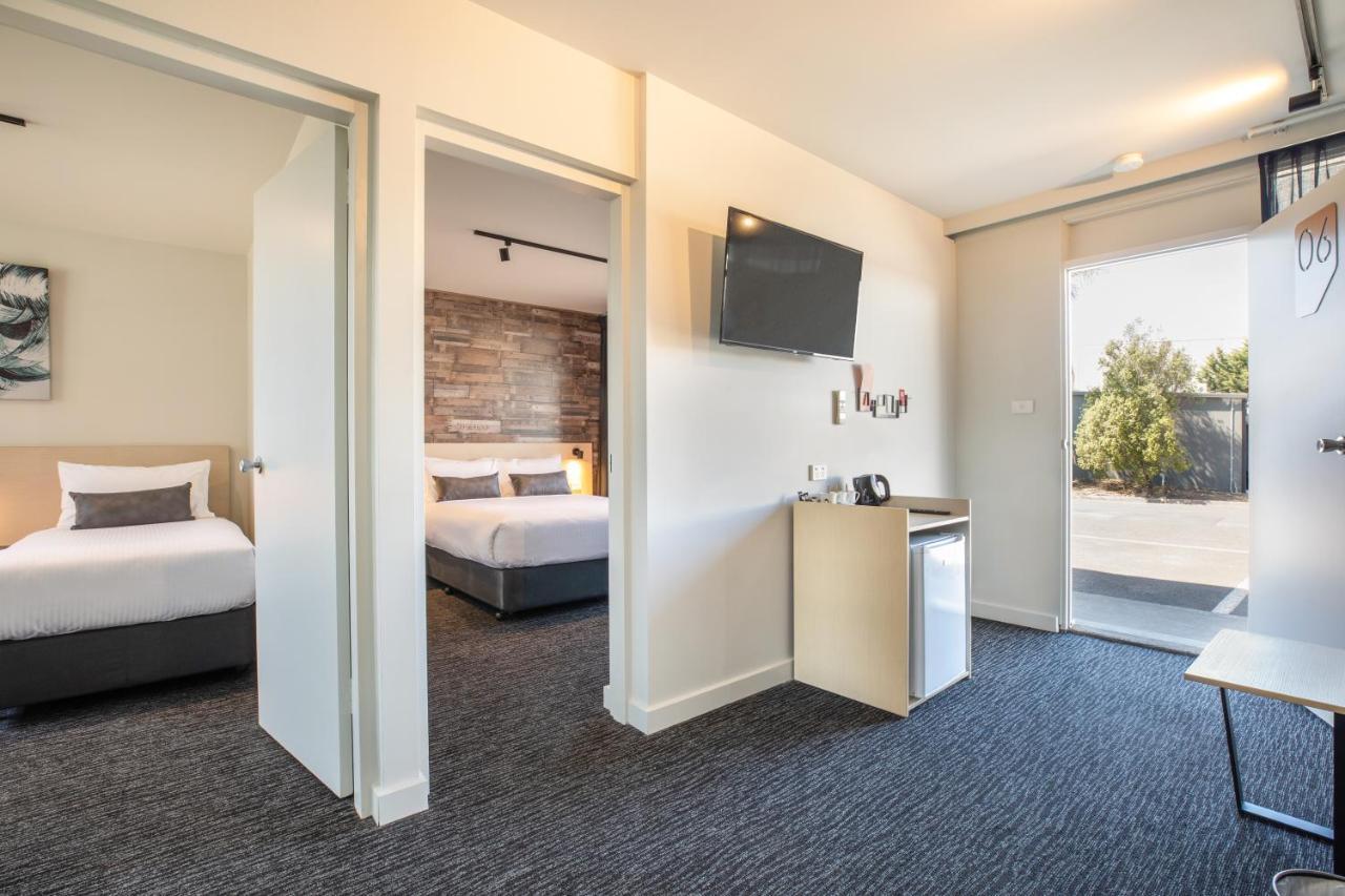 Nightcap At Westside Hotel Laverton Bagian luar foto